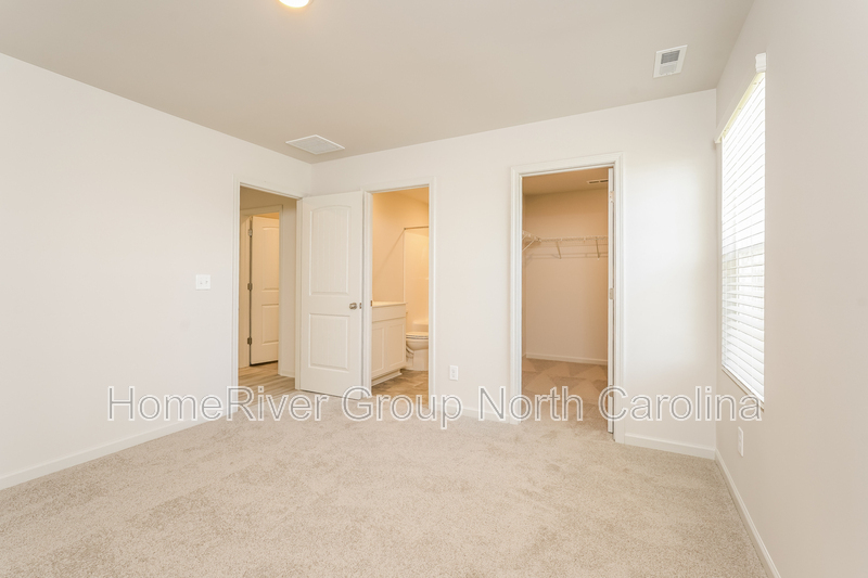 Building Photo - 2808 Carrollwood Dr
