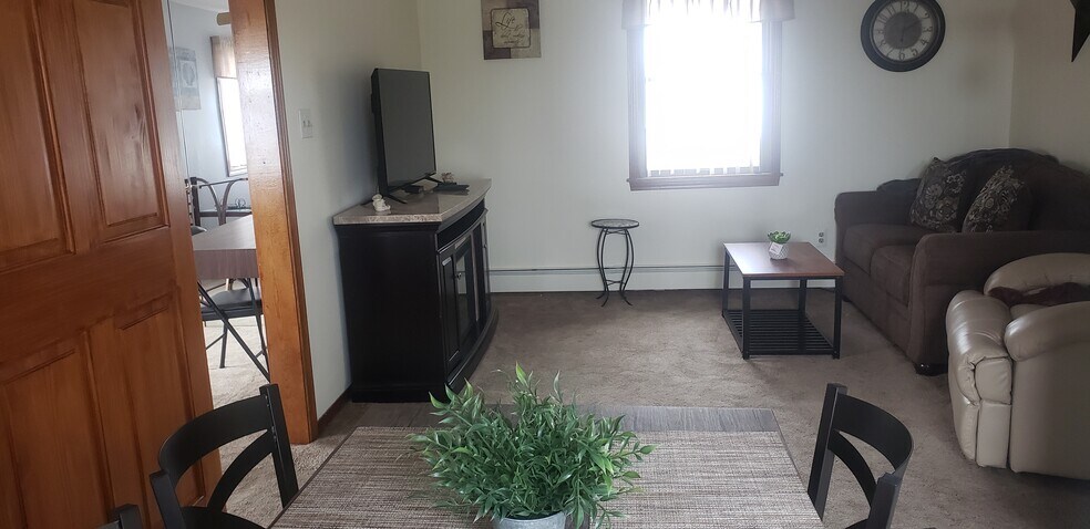 Building Photo - 19 Crest Ave