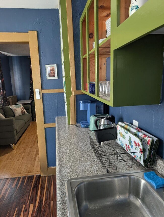 Building Photo - 772 Hillview Ave