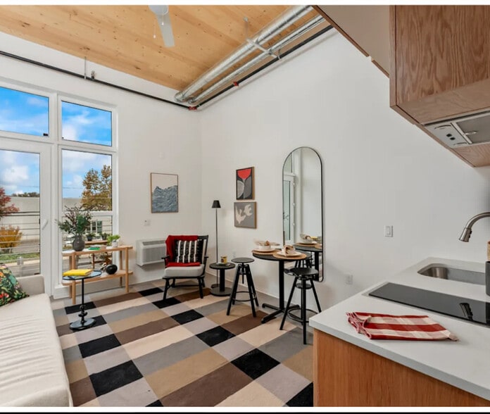 Primary Photo - KIND South