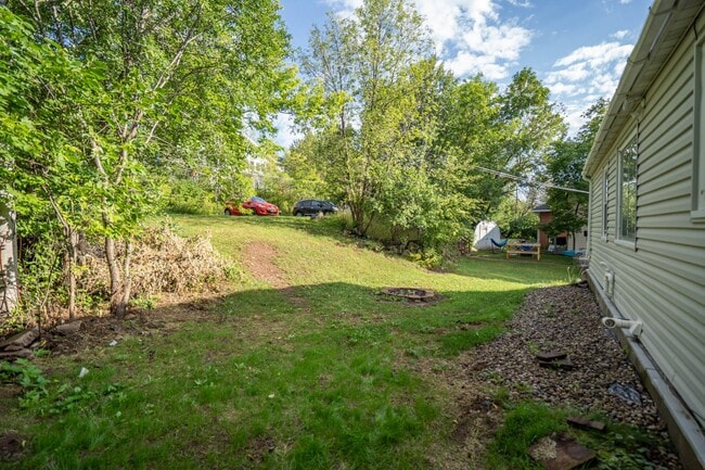 Building Photo - Duluth MN 5-Bedroom - 2-Bath Single Family