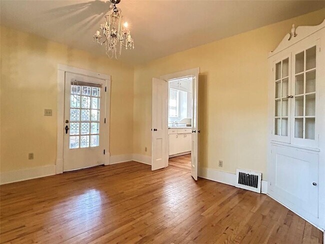 Building Photo - 1055 Pollard Ave