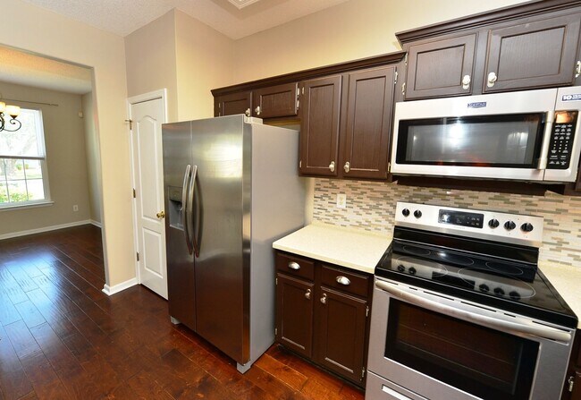 Building Photo - 517 Whisper Walk
