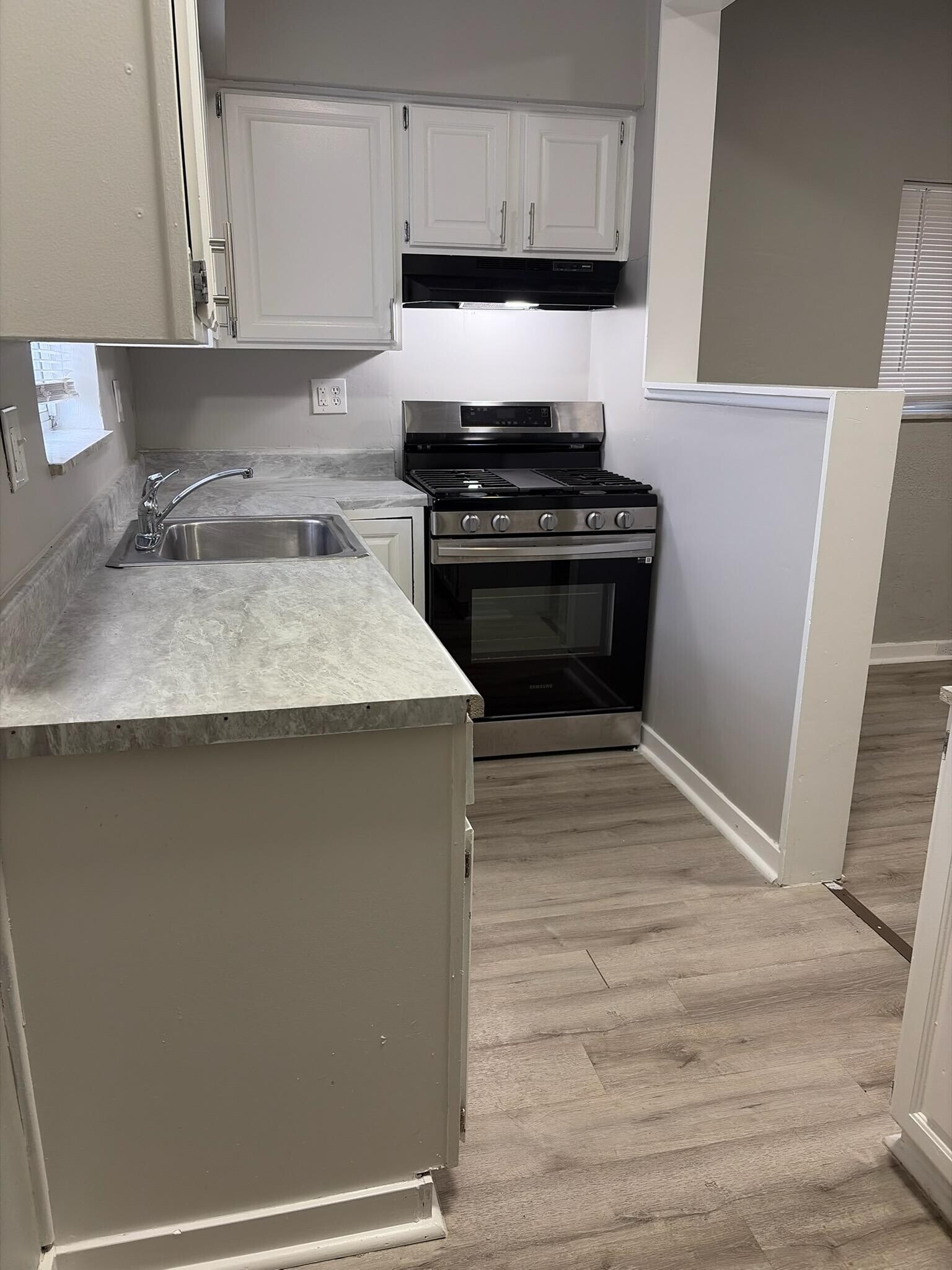 Building Photo - 205 Dengler St