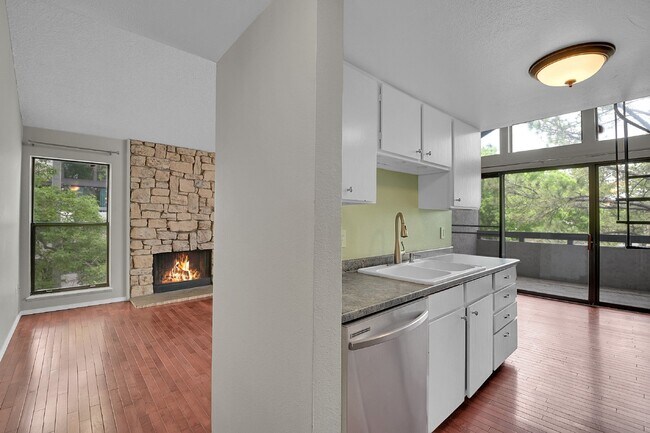 Building Photo - $1,900.00 - 2 Bedroom, 1 Bathroom, Condo i...