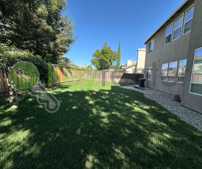 Building Photo - 6820 Cherry Ridge Cir