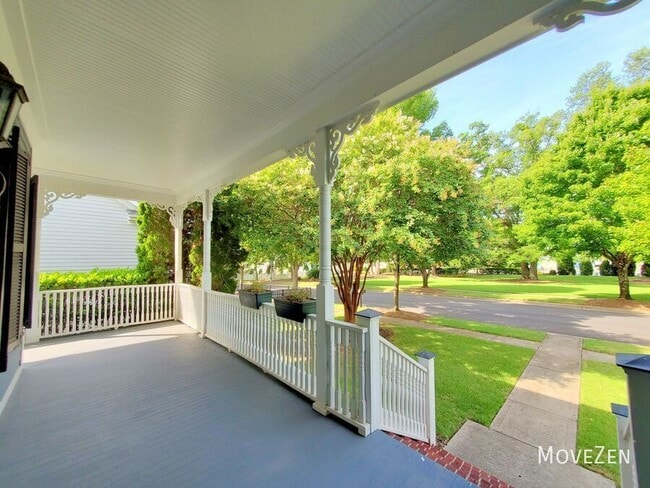 Building Photo - 17011 Hedgerow Park Rd