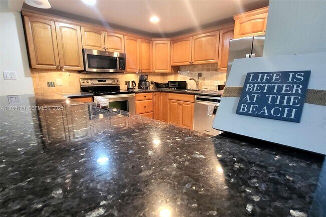 Building Photo - 2101 S Ocean Dr