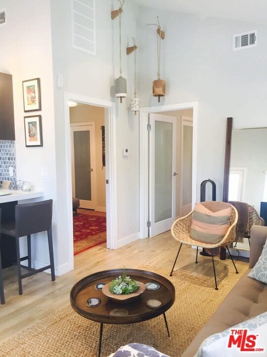 Building Photo - 559 Vernon Ave