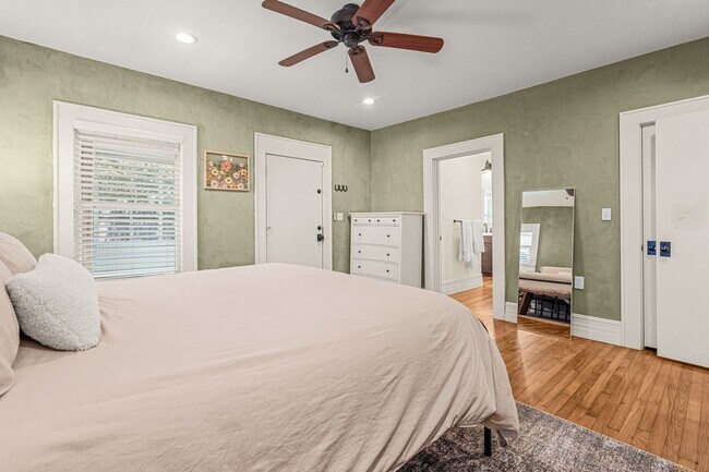 Building Photo - 2200 Hurley Ave