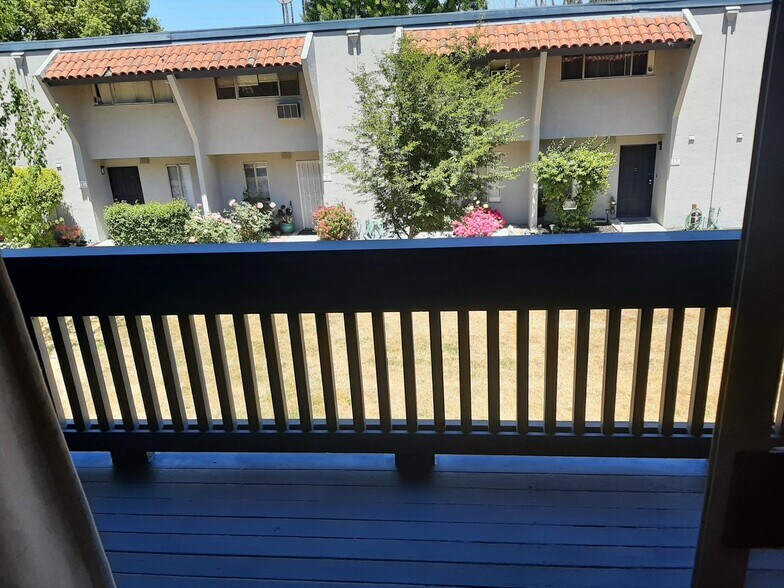 Building Photo - 1009 Murrieta Blvd