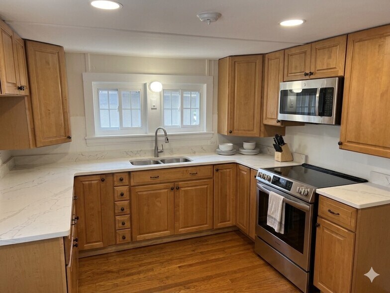 Building Photo - 235 Main St