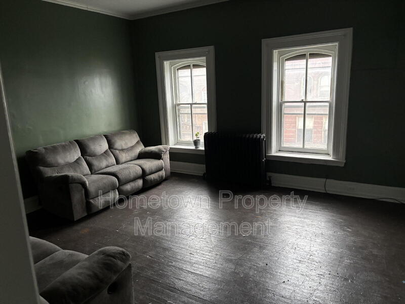 Building Photo - 319 E Sunbury St