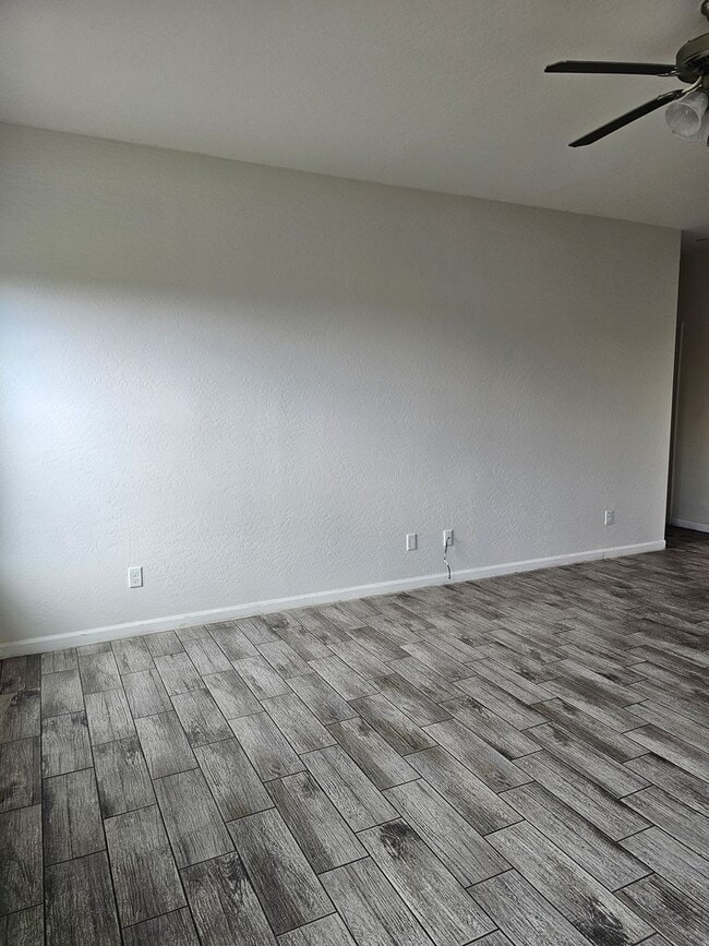 Building Photo - Single Family Home!!