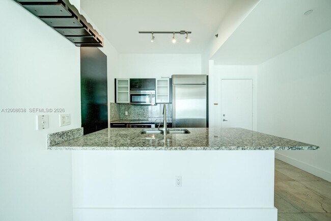 Building Photo - 950 Brickell Bay Dr