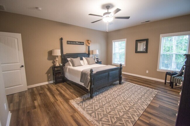 Building Photo - Fall in Love with this home!!!