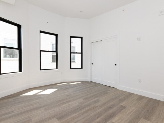 Building Photo - 625 Dorchester Ave