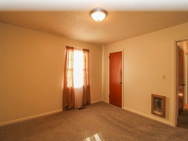 Building Photo - FREE MONTH RENT! Ardmore School District!