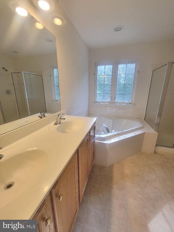 Building Photo - 440 Reedy Creek Rd