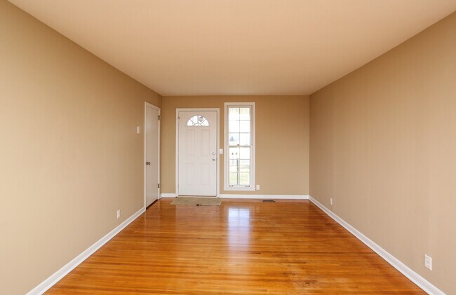 Building Photo - Lovely rental in Nashville with great views of the Cumberland River!  Coming Soon!