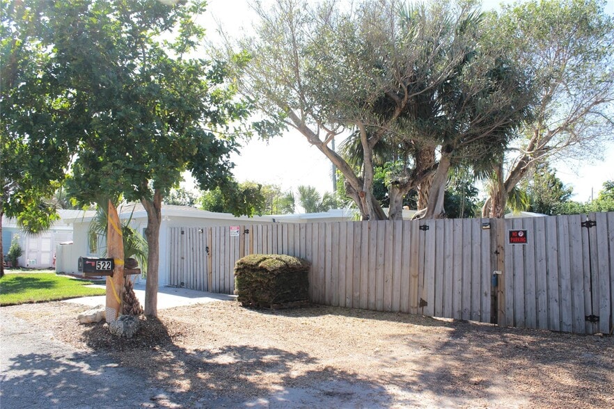 Building Photo - 522 SE 20th Ct