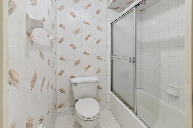 Building Photo - 7842 Villa Nova Dr N