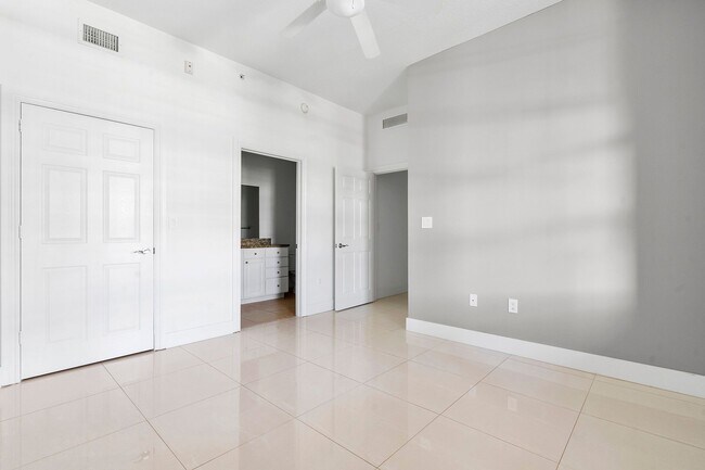 Building Photo - 3001 NE 185th St