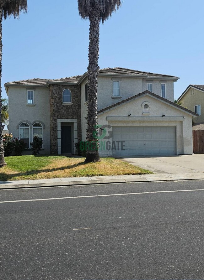 Building Photo - Price Reduced! 4 Bedroom 3 Bath Home is No...