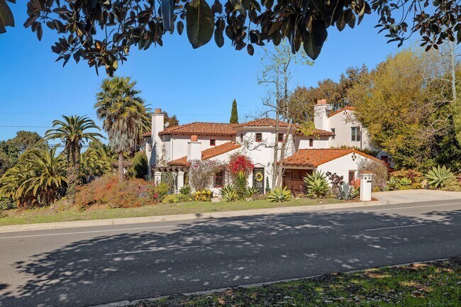 Building Photo - 1809 Palos Verdes Dr W