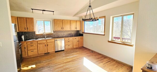 Building Photo - 56 Sheep Ridge Rd