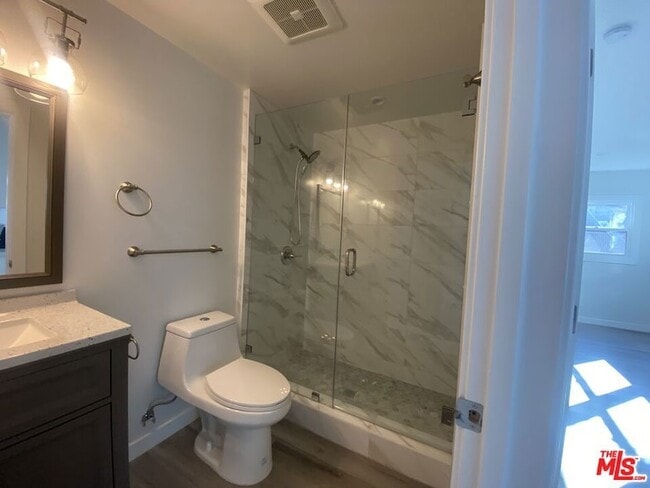 Building Photo - 142 Douglas St