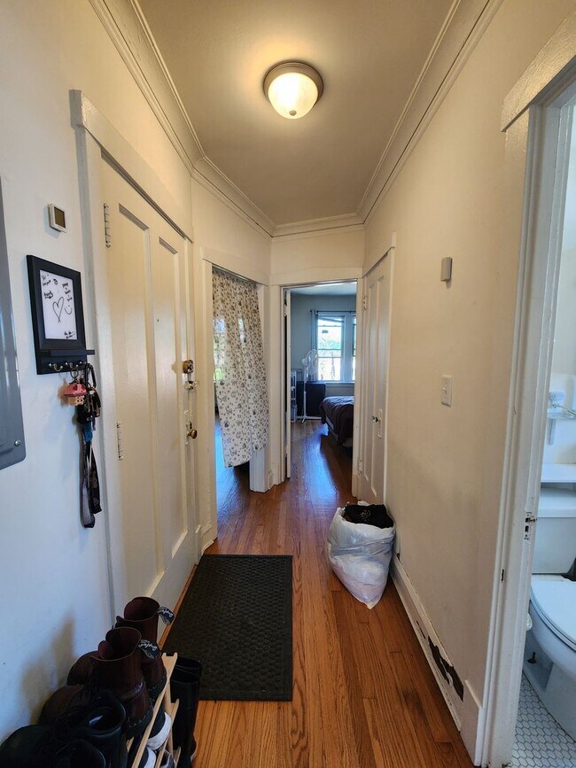 Building Photo - Spacious Updated 2 bed/1 bath in North Park