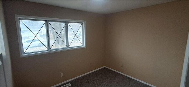 Building Photo - 3305 Chippewa Ln