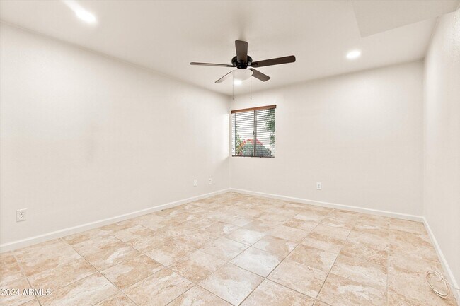 Building Photo - 5877 N Granite Reef Rd