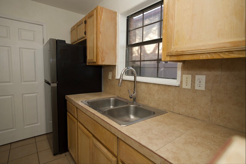 Building Photo - 746 Sonesta Dr