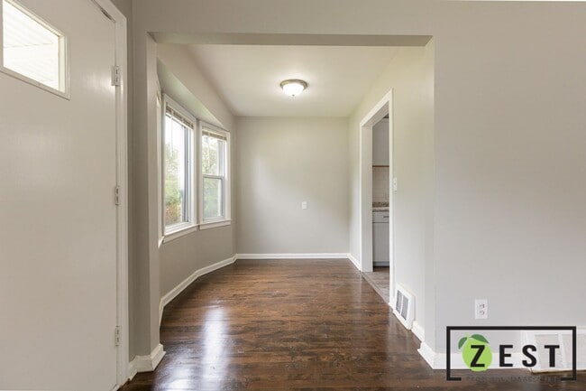 Building Photo - 19366 Woodside St