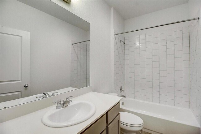 Building Photo - 117 Lacey Oak Lp
