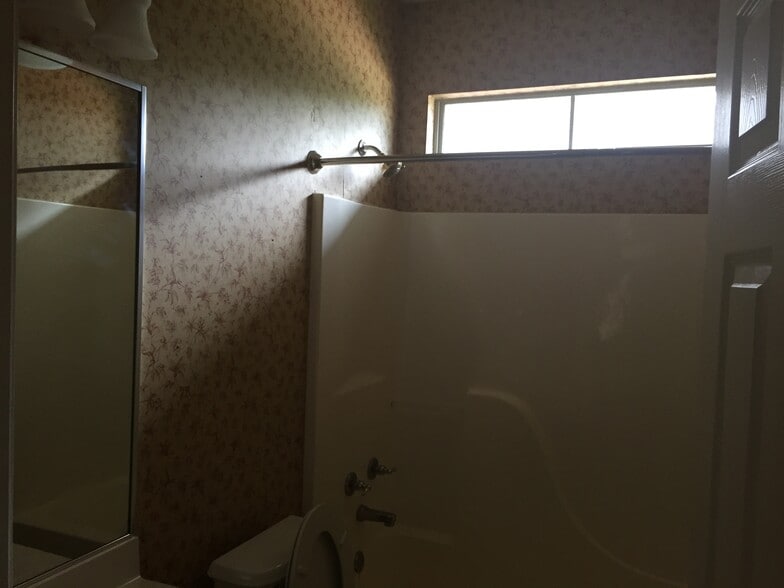 Building Photo - 8004 Laurel Hill Dr