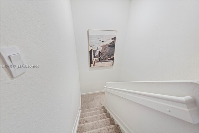 Building Photo - 818 SE 17th St