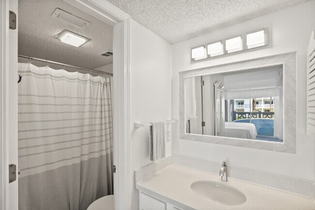 Building Photo - 909 Santa Rosa Blvd