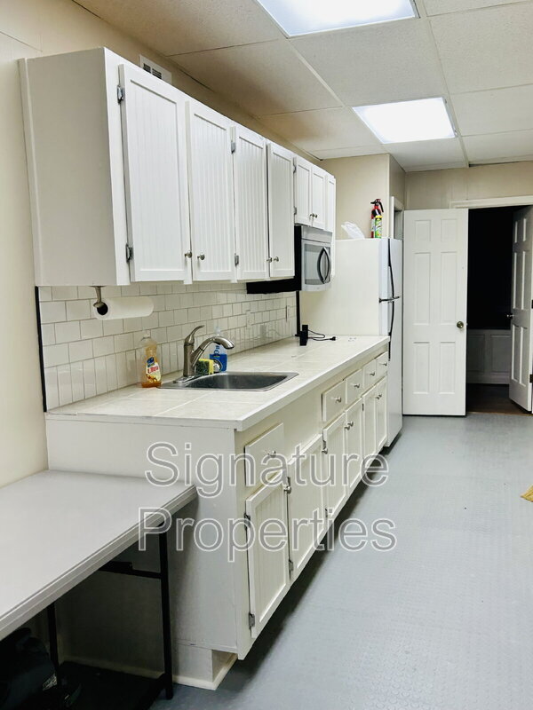 Building Photo - 1821 Seymour Dr