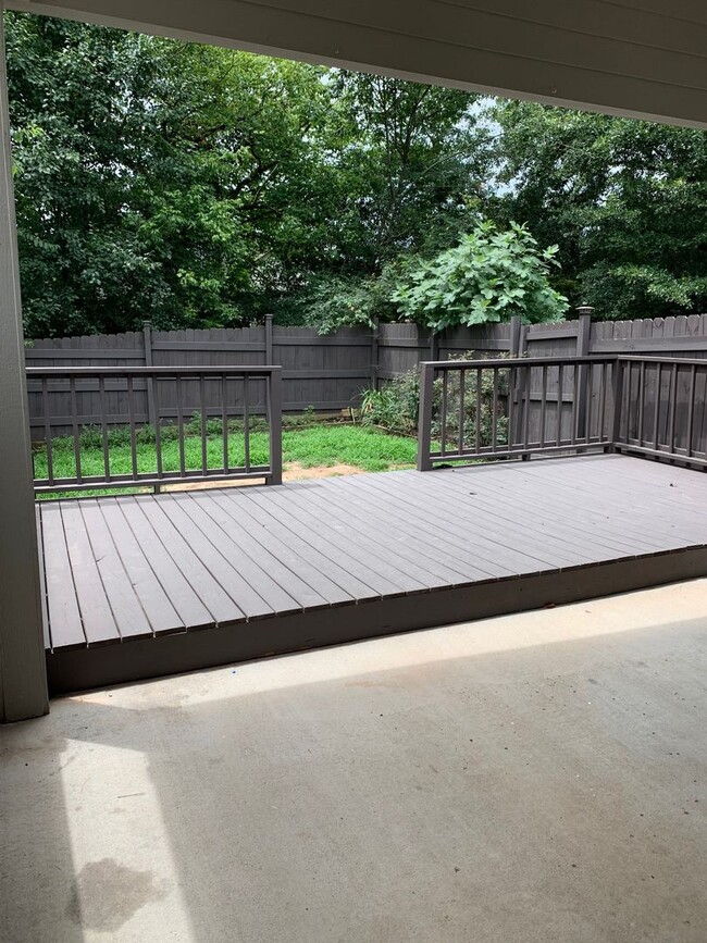 Building Photo - This beautifully 1 small Pet friendly 3 be...