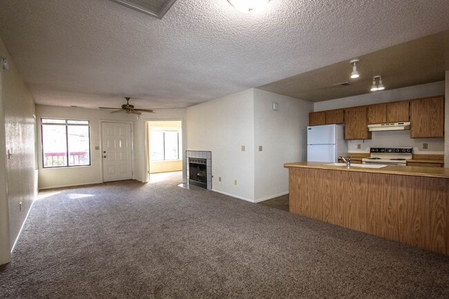 Building Photo - Montana Terrace Condo