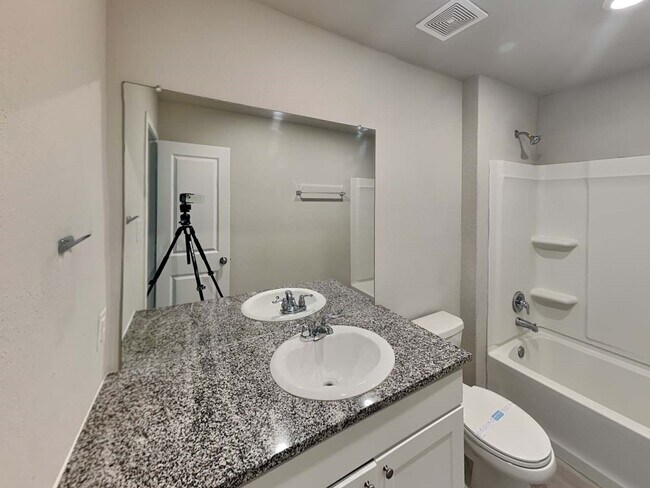 Building Photo - 5738 Leon Pl