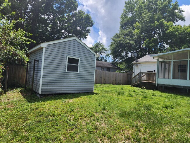 Building Photo - 906 Harpersville Rd