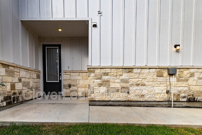 Building Photo - 272 Sapphire Dr