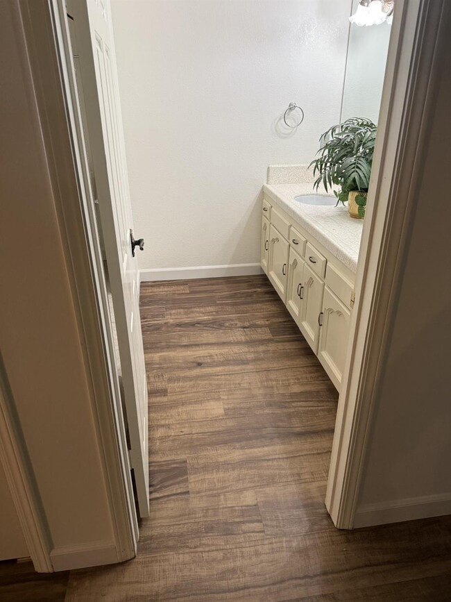 Building Photo - 2727 W Bluff Ave