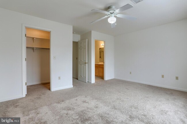 Building Photo - 211 Sparrow Rd