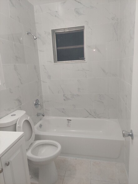 Primary Photo - 5553 NW 32nd Ave