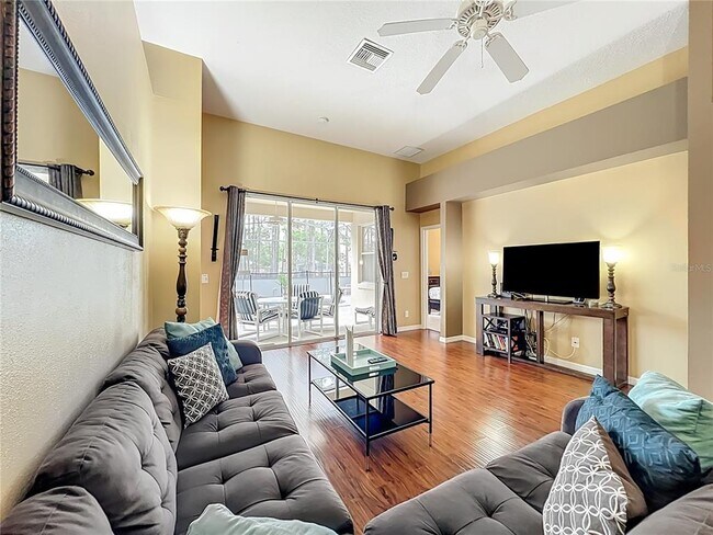 Building Photo - 520 Orista Dr